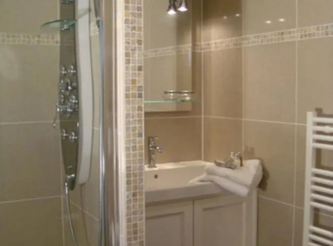 Alojamento de Acomodação e Pequeno-almoço Chateau De Fayolle 3*