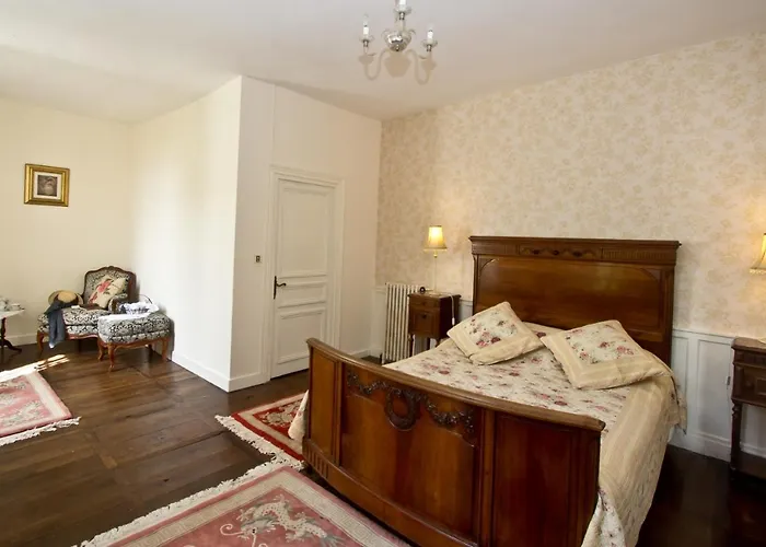 Chateau De Fayolle Alojamento de Acomodação e Pequeno-almoço Ribérac