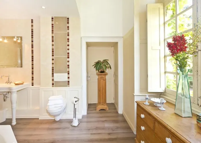 Alojamento de Acomodação e Pequeno-almoço Chateau De Fayolle 3*